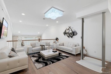 A Fabulous Jamestown Townhouse has a dramatic 2 Story Grand - photo 34
