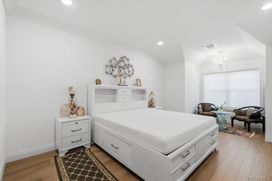 A Fabulous Jamestown Townhouse has a dramatic 2 Story Grand - photo 35