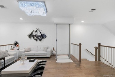 A Fabulous Jamestown Townhouse has a dramatic 2 Story Grand - photo 37