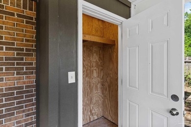 OPEN HOUSE THIS SUNDAY 12-2PM !! Tucked away on a quiet - photo 37
