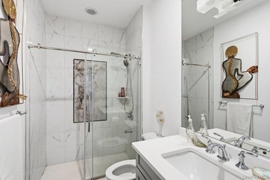 A Fabulous Jamestown Townhouse has a dramatic 2 Story Grand - photo 39