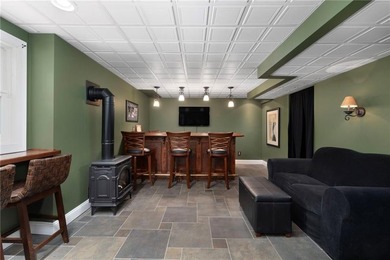 Welcome to this beautifully maintained 11-room Colonial nestled - photo 39