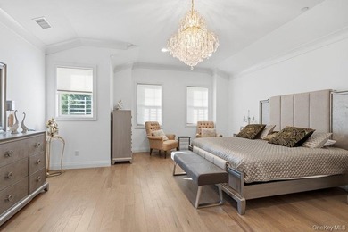 A Fabulous Jamestown Townhouse has a dramatic 2 Story Grand - photo 40