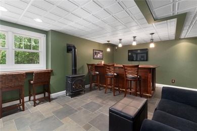 Welcome to this beautifully maintained 11-room Colonial nestled - photo 40