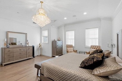 A Fabulous Jamestown Townhouse has a dramatic 2 Story Grand - photo 41
