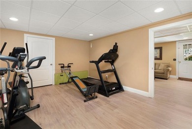 Welcome to this beautifully maintained 11-room Colonial nestled - photo 41