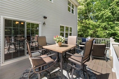 Welcome to this beautifully maintained 11-room Colonial nestled - photo 43