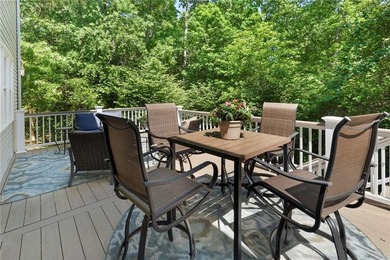 Welcome to this beautifully maintained 11-room Colonial nestled - photo 44