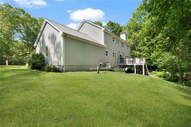 Welcome to this beautifully maintained 11-room Colonial nestled - photo 47