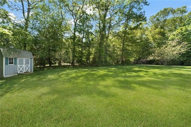 Welcome to this beautifully maintained 11-room Colonial nestled - photo 49
