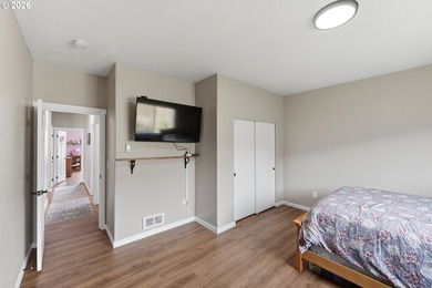 Turnkey 4-bedroom, 2-bath single-level home located on a quiet - photo 22