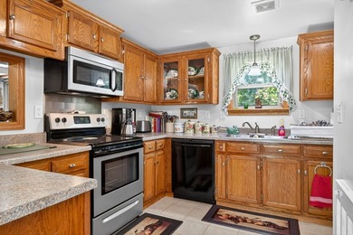 Exceptional location just minutes from Wisdom Dock Marina and - photo 24