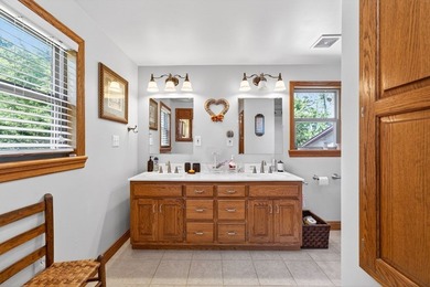 Exceptional location just minutes from Wisdom Dock Marina and - photo 28