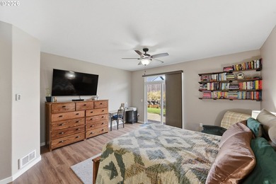 Turnkey 4-bedroom, 2-bath single-level home located on a quiet - photo 29