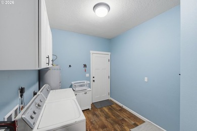 Turnkey 4-bedroom, 2-bath single-level home located on a quiet - photo 36