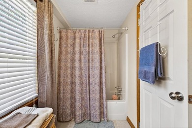 Exceptional location just minutes from Wisdom Dock Marina and - photo 36