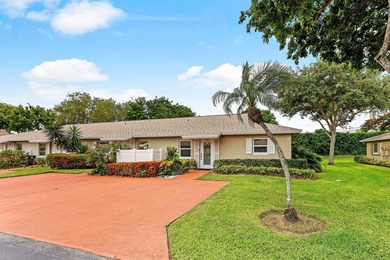 Bright, immaculate, 2- bedroom, 2-bath villa is the perfect - photo 1