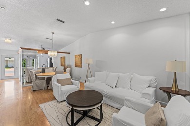 Bright, immaculate, 2- bedroom, 2-bath villa is the perfect - photo 5