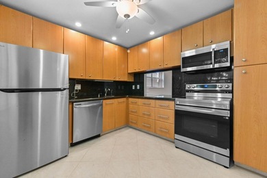 Step inside this beautiful 2-bedroom, 2-bathroom end-unit villa - photo 11