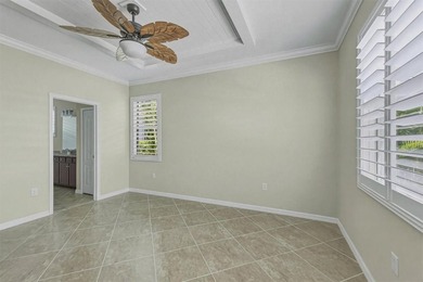 Welcome to this stunning 3-bedroom, 2-bathroom single-family - photo 25