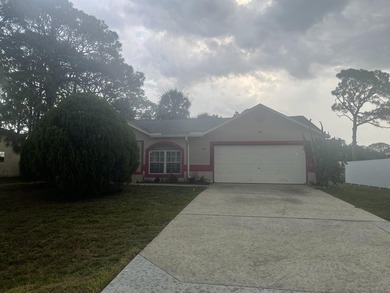 Outstanding 3 bedroom / 2 bath / 2 car garage single family home - photo 1
