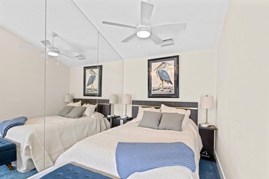 Beautifully renovated corner unit townhouse with high-end - photo 20