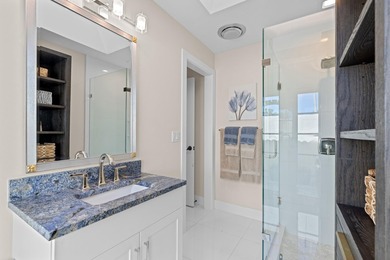 Beautifully renovated corner unit townhouse with high-end - photo 22