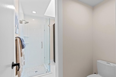 Beautifully renovated corner unit townhouse with high-end - photo 23