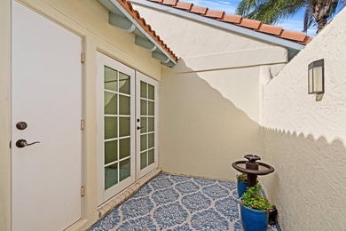 Beautifully renovated corner unit townhouse with high-end - photo 24