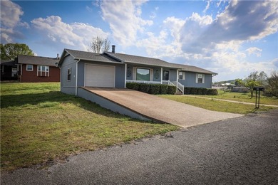 Move-In Ready , well maintained ranch style home offers 2 - photo 2