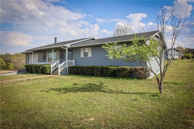 Move-In Ready , well maintained ranch style home offers 2 - photo 3