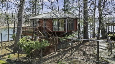 Welcome to your retro lakefront retreat on beautiful Lake - photo 1