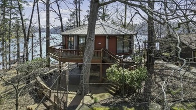 Welcome to your retro lakefront retreat on beautiful Lake - photo 2