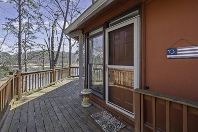 Welcome to your retro lakefront retreat on beautiful Lake - photo 7