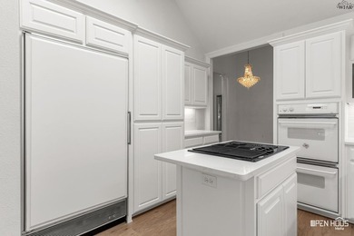 The heart of the home has a whole new look! This beautiful home - photo 14