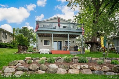 Square Lake Home For Sale in Lake Orion Michigan