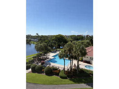 The waterfront views of this penthouse level Lakeside - photo 1