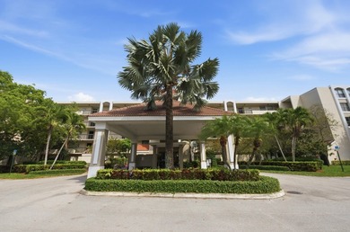 The waterfront views of this penthouse level Lakeside - photo 2