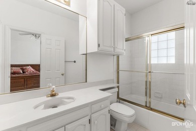 The heart of the home has a whole new look! This beautiful home - photo 33