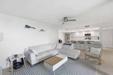 The waterfront views of this penthouse level Lakeside - photo 5