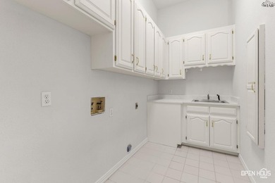 The heart of the home has a whole new look! This beautiful home - photo 35