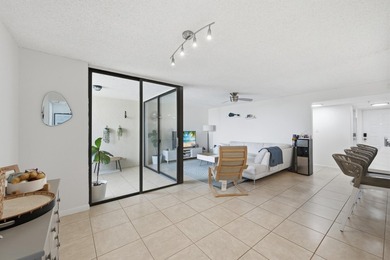 The waterfront views of this penthouse level Lakeside - photo 6