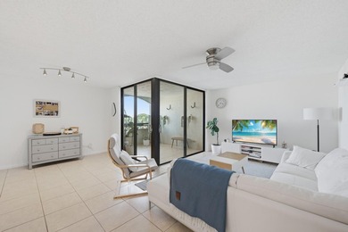 The waterfront views of this penthouse level Lakeside - photo 7