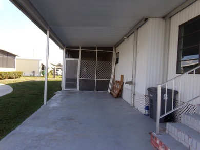 Welcome to this charming 3-bedroom, 2-bathroom manufactured home - photo 2