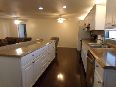 Welcome to this charming 3-bedroom, 2-bathroom manufactured home - photo 4
