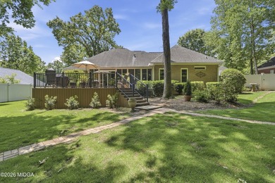 Tucked away in the desirable Barrington Hall golf course - photo 41