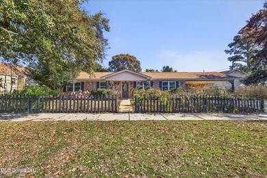 Lots of room to roam here in the large, centrally located old - photo 1