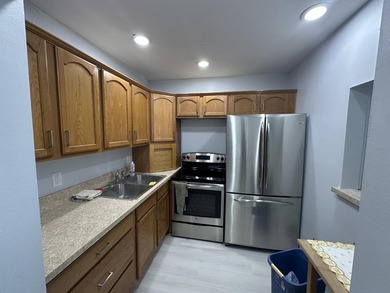 Beautiful and bright corner unit renovated overlooking the - photo 2