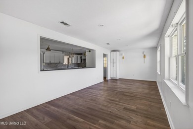 Lots of room to roam here in the large, centrally located old - photo 3