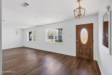 Lots of room to roam here in the large, centrally located old - photo 4